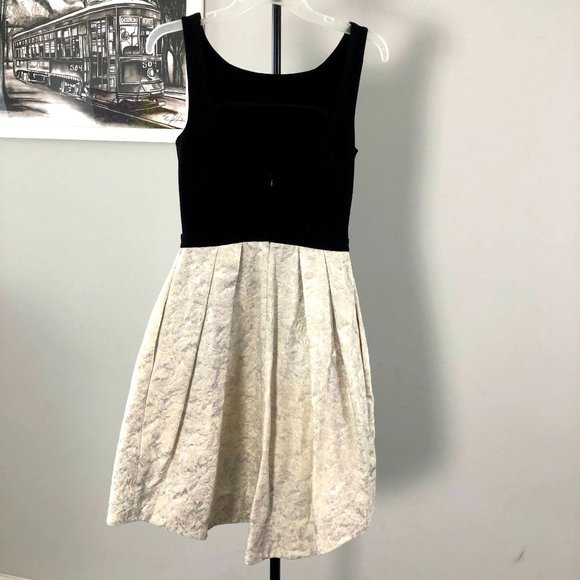 Slate & Willow Black and White Flare dress - Picture 6 of 11